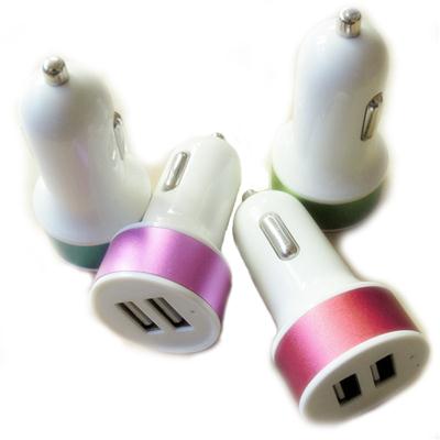 金属圈双USB车充，5V2A车充。可用于手机和平板电脑的充电器
